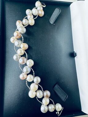 Multi-Color Pearl Bracelet - Classic Twist Design